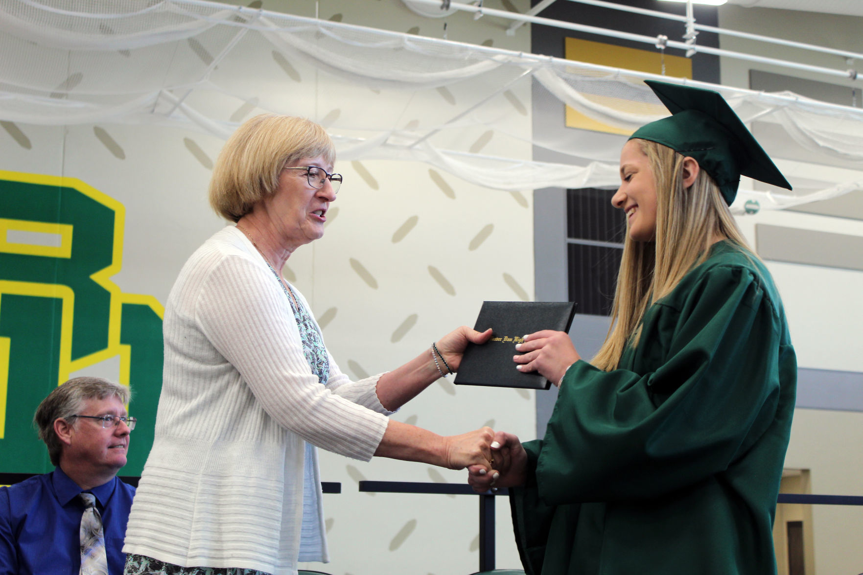060219-ctzn-news-bd-grad117.jpg